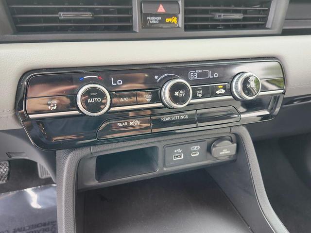 Photo of 2023 Platinum White Honda Pilot