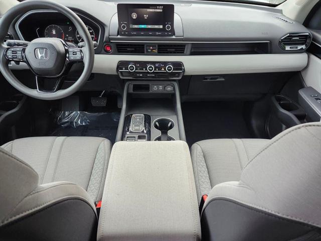 Photo of 2023 Platinum White Honda Pilot