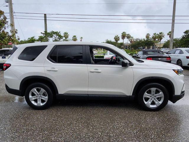 Photo of 2023 Platinum White Honda Pilot