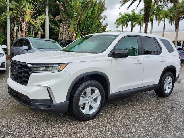 Photo of 2023 Platinum White Honda Pilot