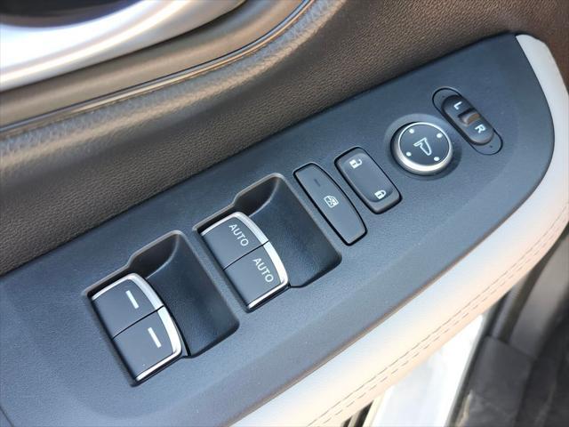 Photo of 2026 Solar Silver Metallic Honda HR-V