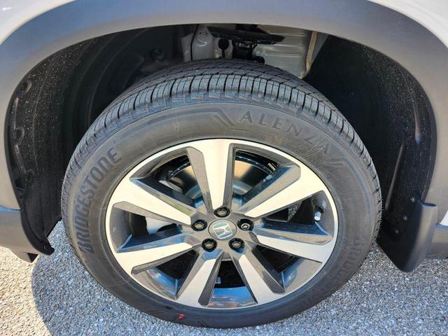 Photo of 2025 Platinum White Pearl Honda Pilot