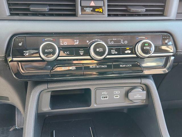 Photo of 2025 Platinum White Pearl Honda Pilot