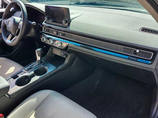 Photo of 2022 Platinum White Honda Civic