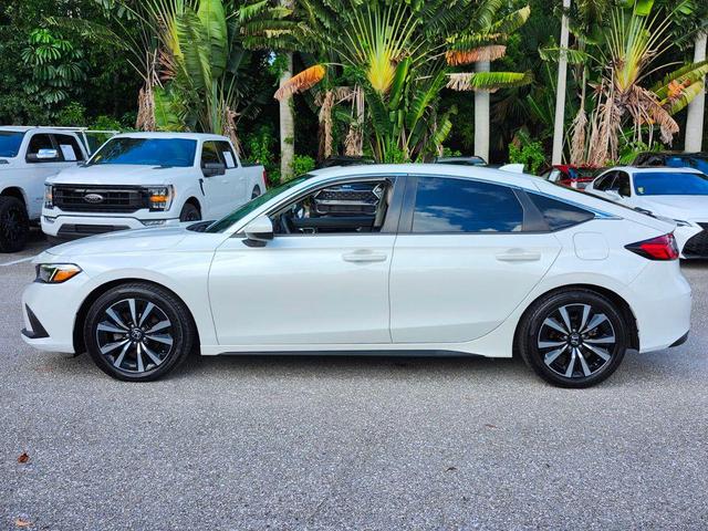 Photo of 2022 Platinum White Honda Civic