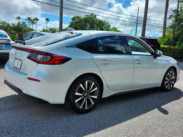 Photo of 2022 Platinum White Honda Civic