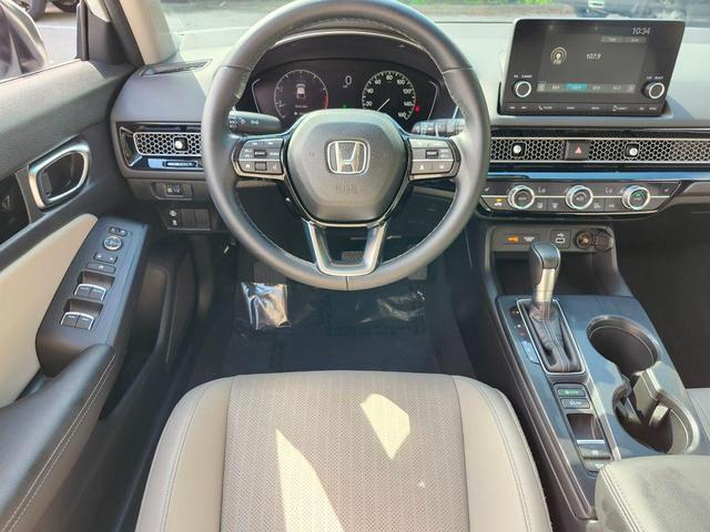 Photo of 2022 Platinum White Honda Civic