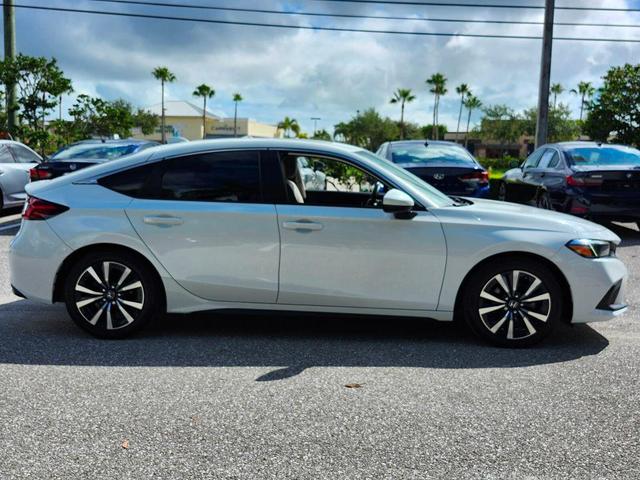 Photo of 2022 Platinum White Honda Civic