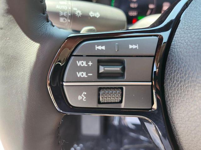 Photo of 2025 Platinum White Pearl Honda Accord Hybrid