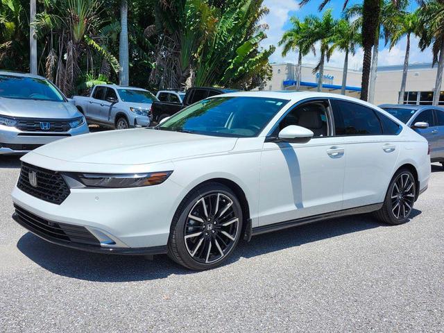 Photo of 2025 Platinum White Pearl Honda Accord Hybrid