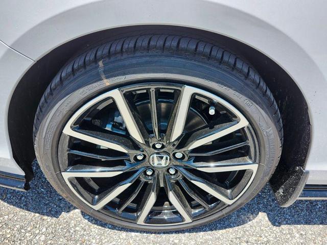 Photo of 2025 Platinum White Pearl Honda Accord Hybrid