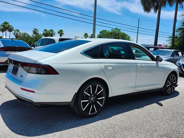 Photo of 2025 Platinum White Pearl Honda Accord Hybrid