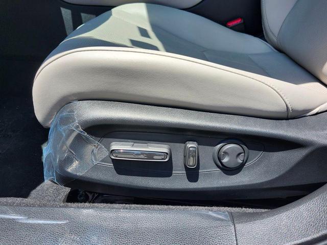 Photo of 2025 Platinum White Pearl Honda Accord Hybrid
