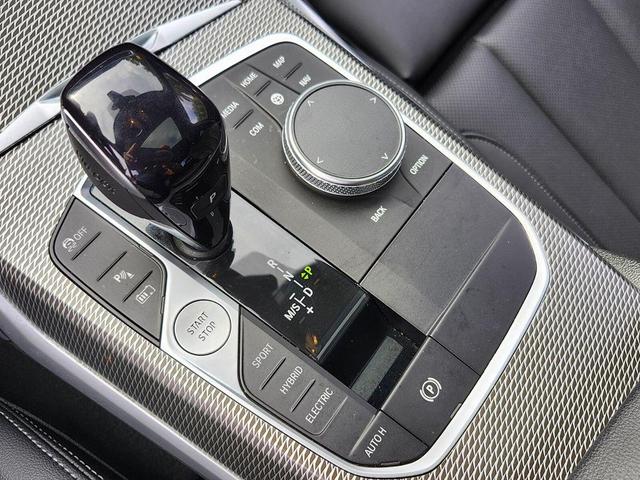 Photo of 2022 Black Sapphire Metallic BMW 330e