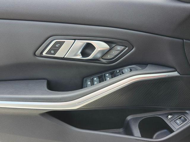 Photo of 2022 Black Sapphire Metallic BMW 330e
