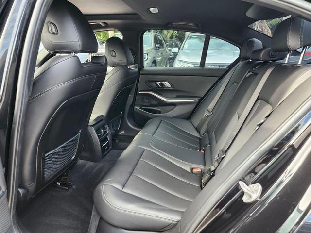 Photo of 2022 Black Sapphire Metallic BMW 330e