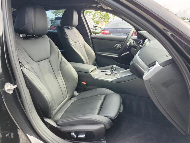Photo of 2022 Black Sapphire Metallic BMW 330e
