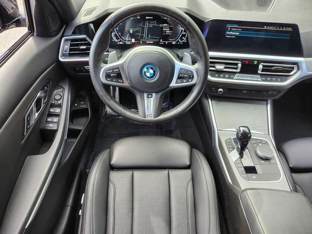 Photo of 2022 Black Sapphire Metallic BMW 330e
