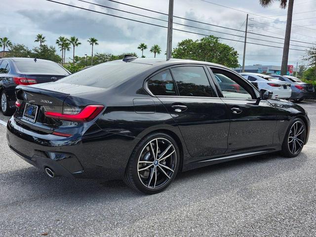 Photo of 2022 Black Sapphire Metallic BMW 330e