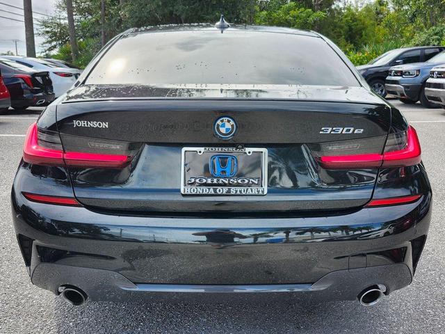 Photo of 2022 Black Sapphire Metallic BMW 330e