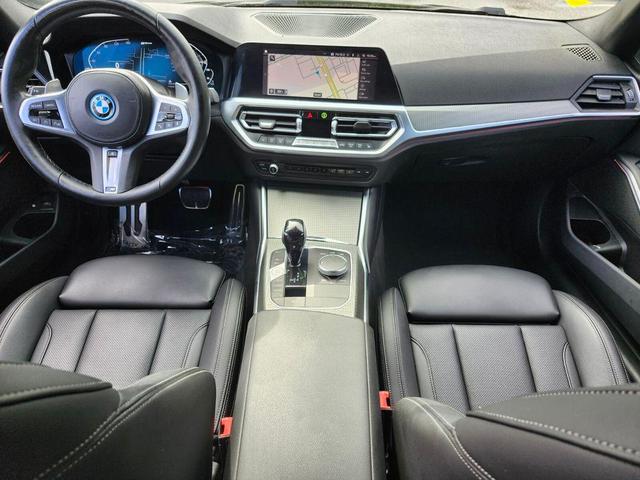 Photo of 2022 Black Sapphire Metallic BMW 330e