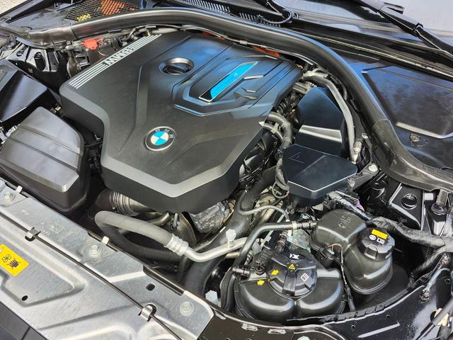 Photo of 2022 Black Sapphire Metallic BMW 330e