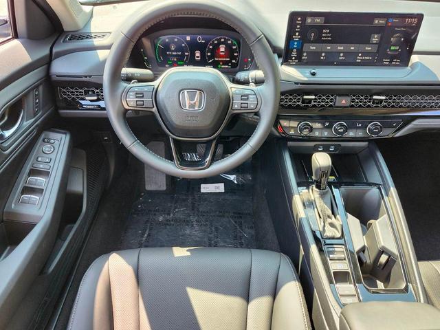Photo of 2025 Platinum White Pearl Honda Accord Hybrid