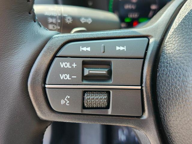 Photo of 2025 Platinum White Pearl Honda Accord Hybrid