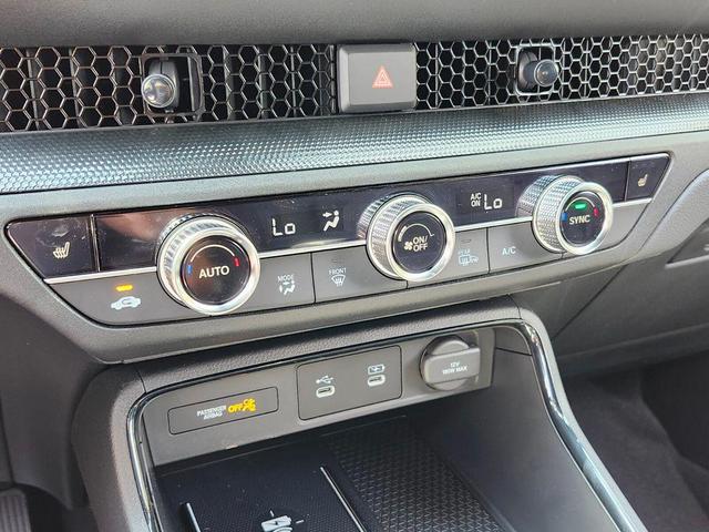 Photo of 2026 Platinum White Pearl Honda CR-V Hybrid