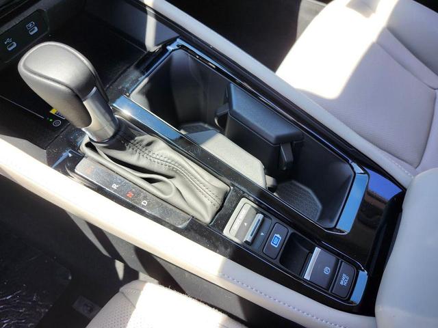 Photo of 2025 Platinum White Pearl Honda Accord Hybrid