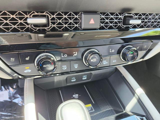 Photo of 2025 Platinum White Pearl Honda Accord Hybrid