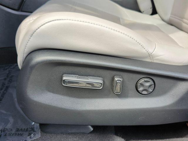 Photo of 2017 Lunar Silver Metallic Honda CR-V