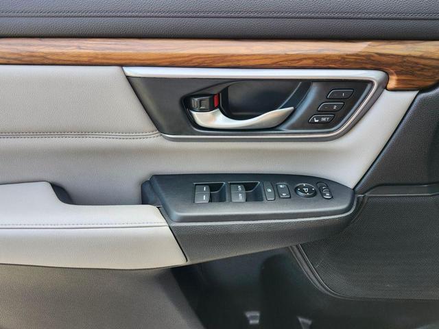 Photo of 2017 Lunar Silver Metallic Honda CR-V
