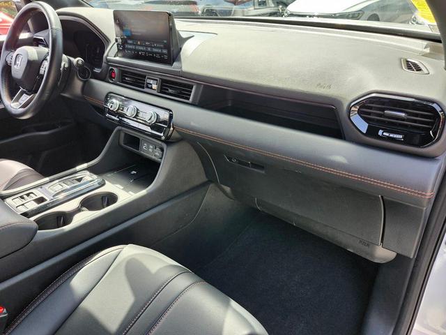 Photo of 2023 Platinum White Pearl Honda Pilot