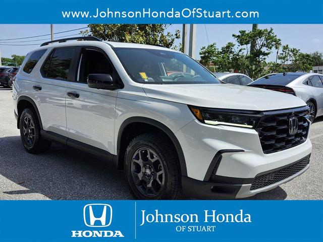 Photo of 2023 Platinum White Pearl Honda Pilot
