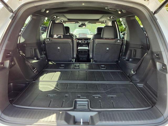 Photo of 2023 Platinum White Pearl Honda Pilot