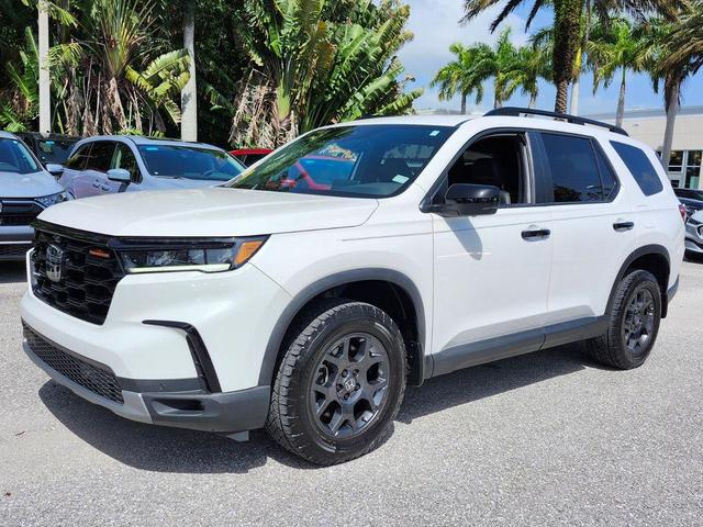 Photo of 2023 Platinum White Pearl Honda Pilot