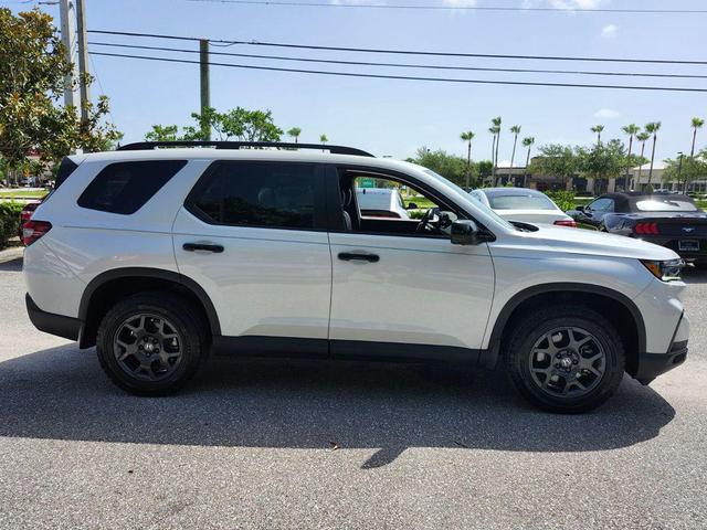 Photo of 2023 Platinum White Pearl Honda Pilot