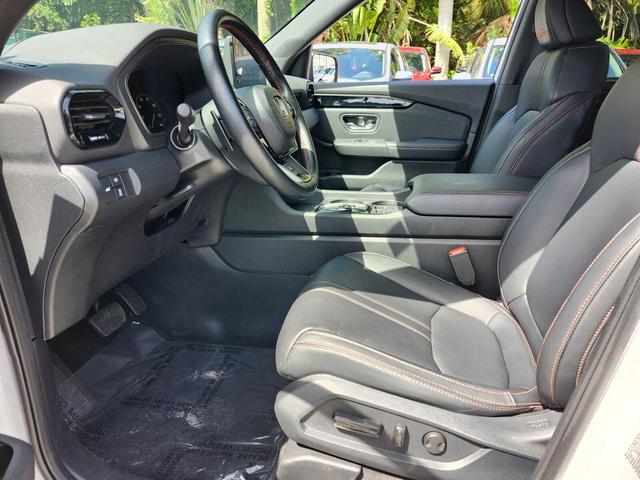 Photo of 2023 Platinum White Pearl Honda Pilot