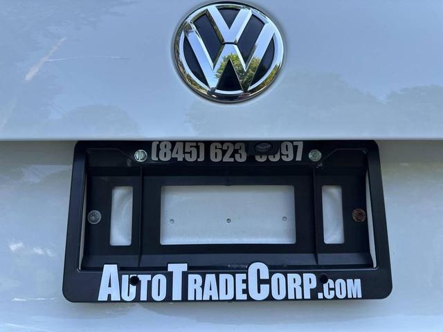 Photo of 2018 Pure White w/Black Roof Volkswagen Jetta