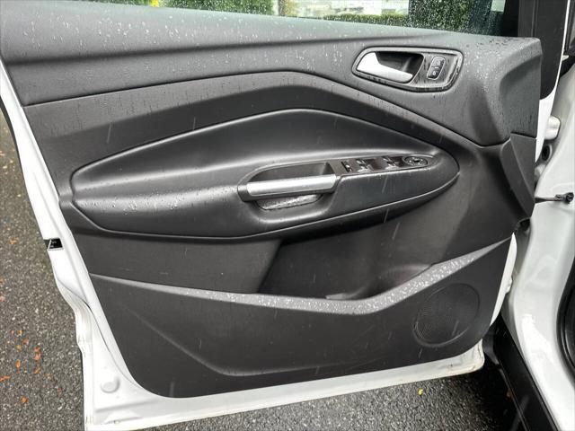 Photo of 2019 White Ford Escape