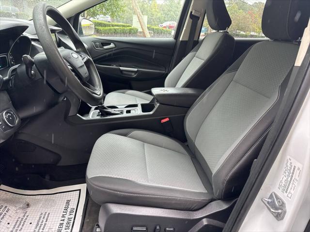 Photo of 2019 White Ford Escape