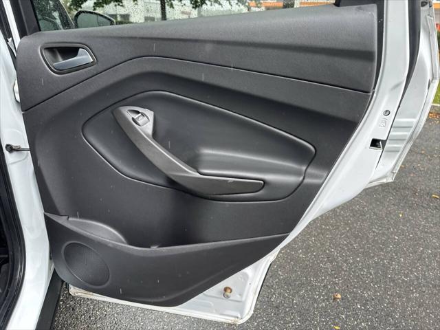 Photo of 2019 White Ford Escape