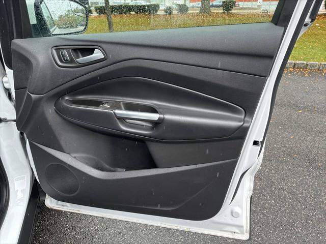 Photo of 2019 White Ford Escape