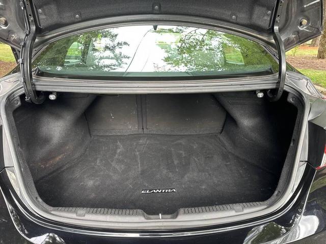 Photo of 2015 Black Hyundai ELANTRA