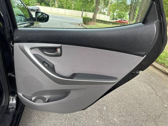 Photo of 2015 Black Hyundai ELANTRA