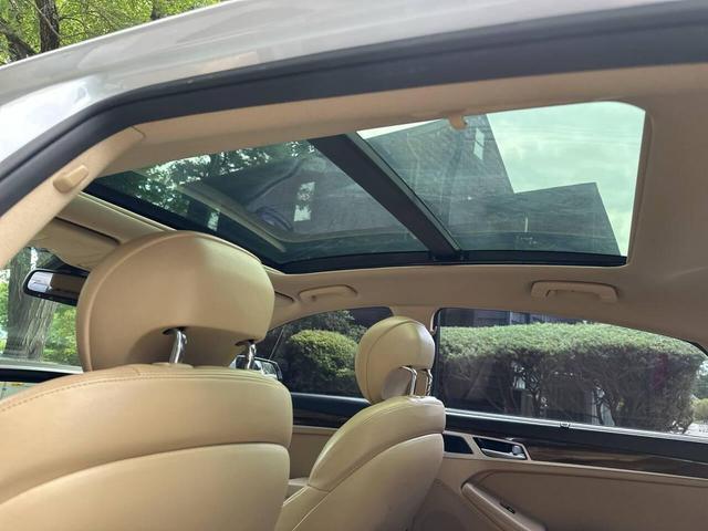 Photo of 2016 Casablanca White Hyundai Genesis