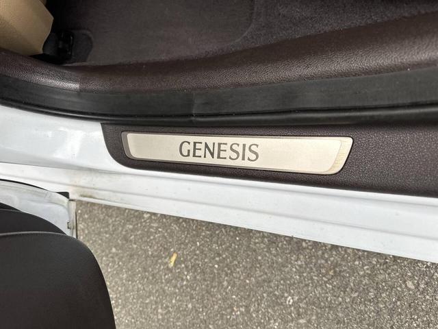 Photo of 2016 Casablanca White Hyundai Genesis