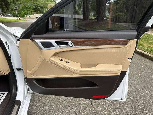 Photo of 2016 Casablanca White Hyundai Genesis