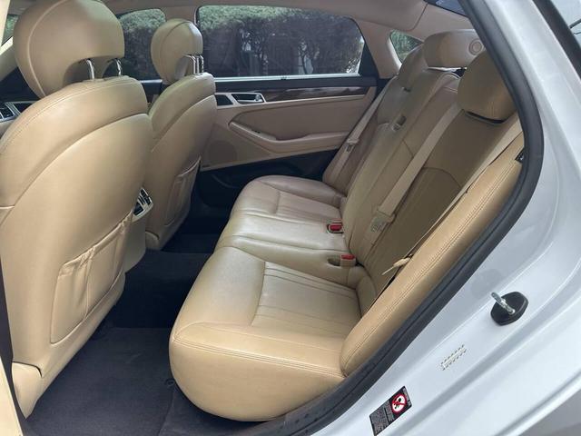 Photo of 2016 Casablanca White Hyundai Genesis